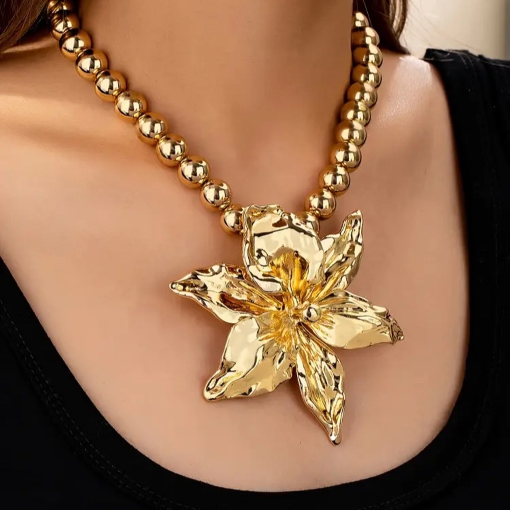 Gold Floral Pendant Necklace